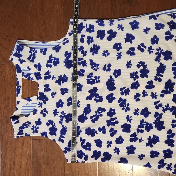 CAbi size Large sleeveless tunic - Picture 6 of 7